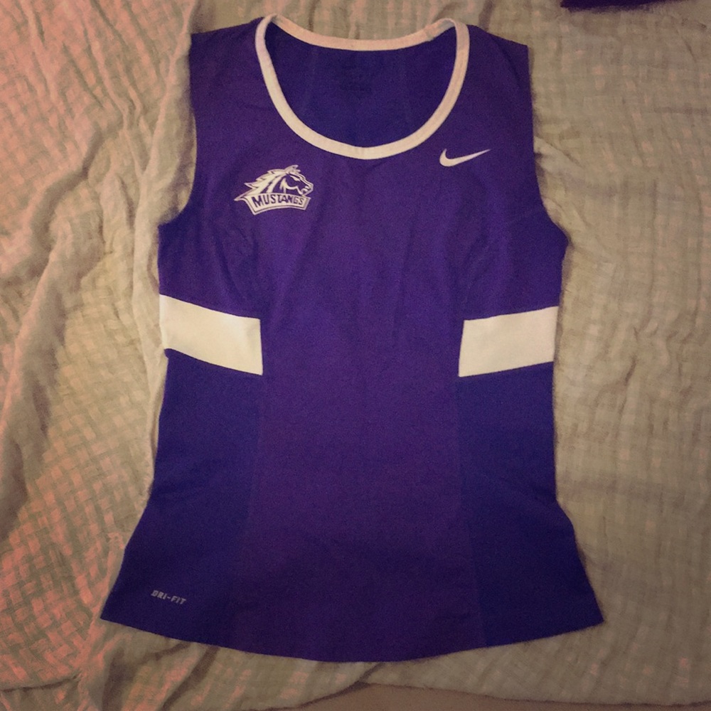 Nike athletic tennis top, ✅